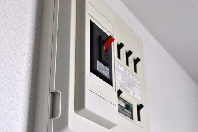 ブレーカーが落ちて電気が消える