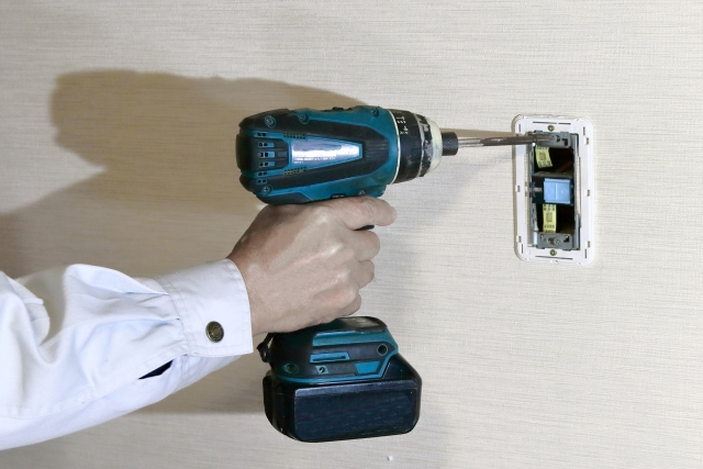 いざ充電用コンセント設置!どんなふうに設置されていくのか気になる!