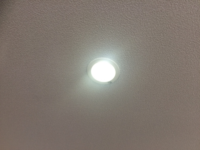 LEDダウンライトは固定型と交換型があります