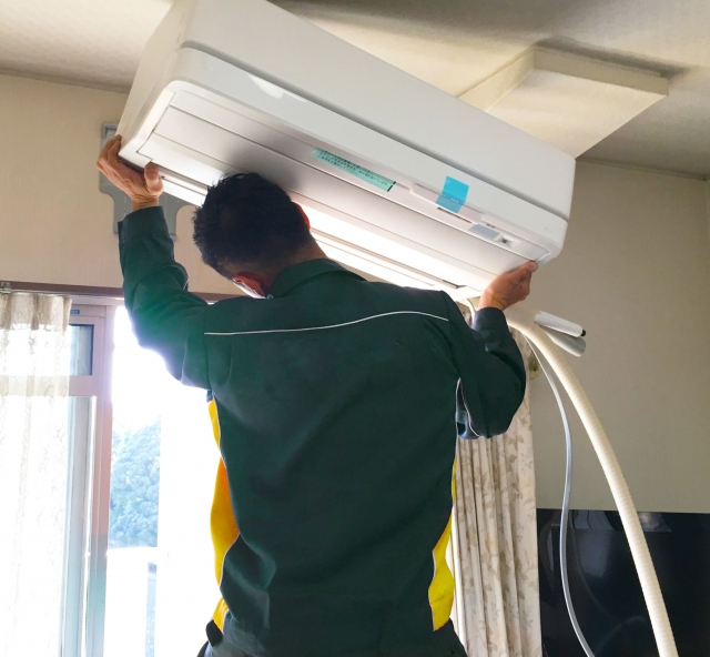エアコン取り外しの作業工程