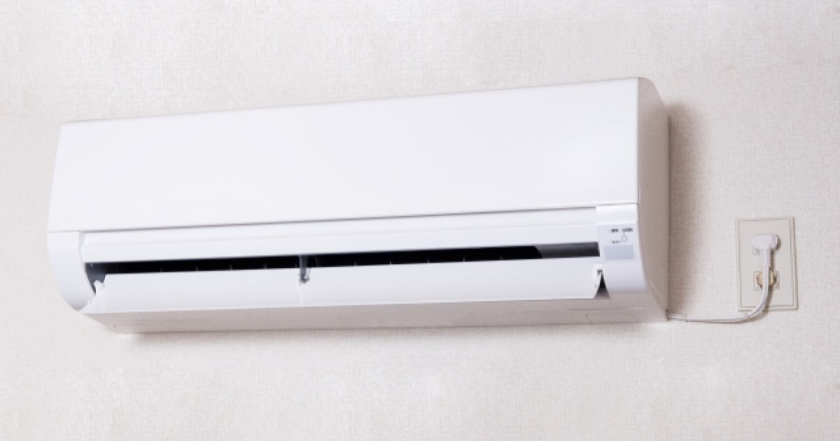 エアコン取り付け費用のめやす 安くすませるためのコツもご紹介 電気工事110番 家庭 法人電気工事 照明取替工事 エアコン取り付け費用のめやす 安くすませるためのコツもご紹介 電気工事110番 家庭 法人電気工事 照明取替工事