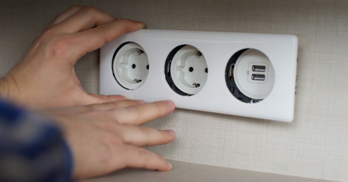 0v コンセント工事費用 100vエアコンは損かも 電気代比較 電気工事110番 家庭 法人電気工事 照明取替工事 0v コンセント工事費用 100vエアコンは損かも 電気代比較 電気工事110番 家庭 法人電気工事 照明取替工事