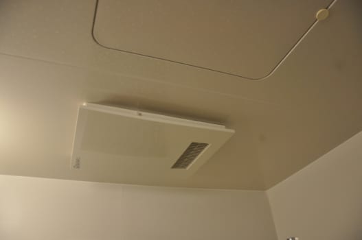 浴室 ユニットバスの換気扇交換にかかる費用 換気扇の種類や機能 電気工事110番 家庭 法人電気工事 照明取替工事 浴室 ユニットバスの換気扇交換にかかる費用 換気扇の種類や機能 電気工事110番 家庭 法人電気工事 照明取替工事