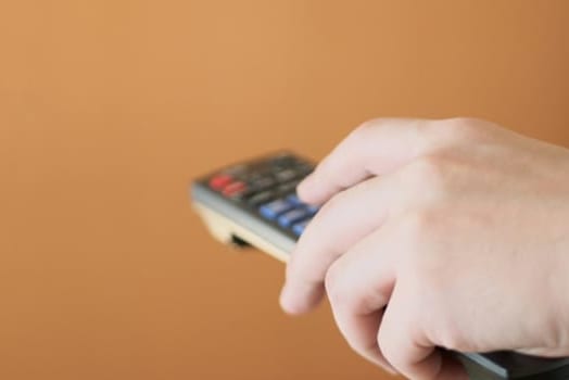 Bsを見るには対応テレビとアンテナが必要 一軒家でのbs視聴解説 電気工事110番 家庭 法人電気工事 照明取替工事 Bsを見るには対応テレビとアンテナが必要 一軒家でのbs視聴解説 電気工事110番 家庭 法人電気工事 照明取替工事